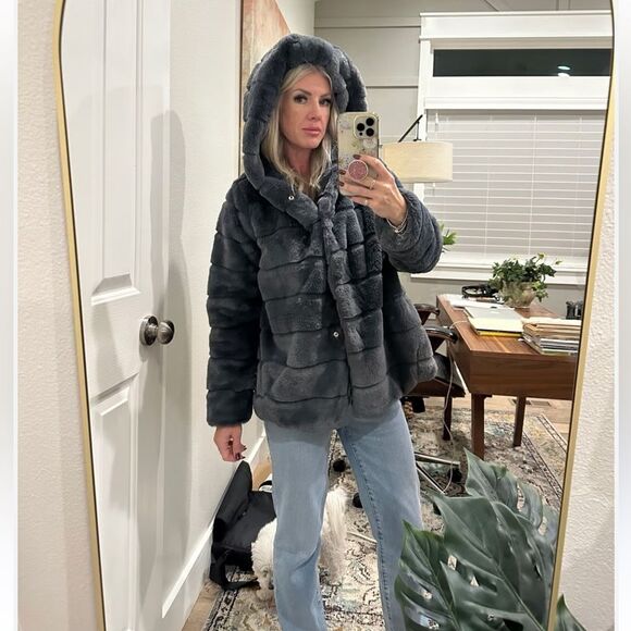 Apparis Goldie 3 Short Faux Vegan Fur Oversized Hood Jacket Carbon Gray S - Picture 2 of 8